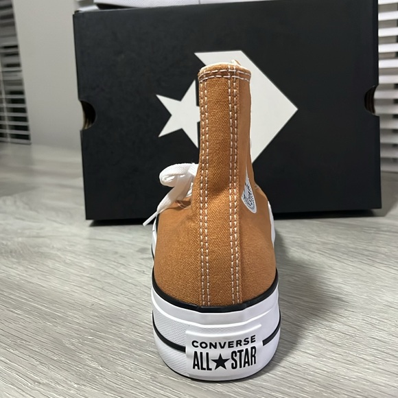 NWT Converse Women's Chuck Taylor All Star Lift Platform 'Gingersnap' Shoes - Picture 4 of 9